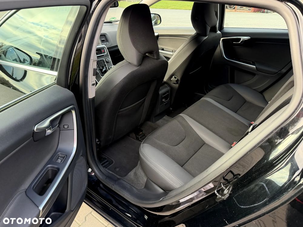 Volvo V60 T3 Edition - 21