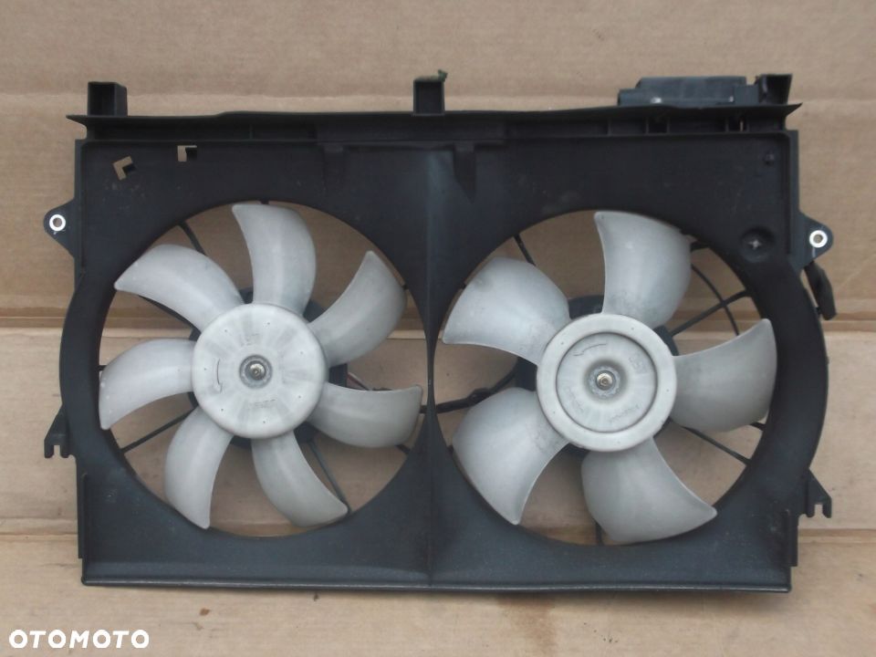 TOYOTA COROLLA E12 WENTYLATOR WENTYLATORY OBUDOWA CHŁODNICY 2.0 D4D - 1