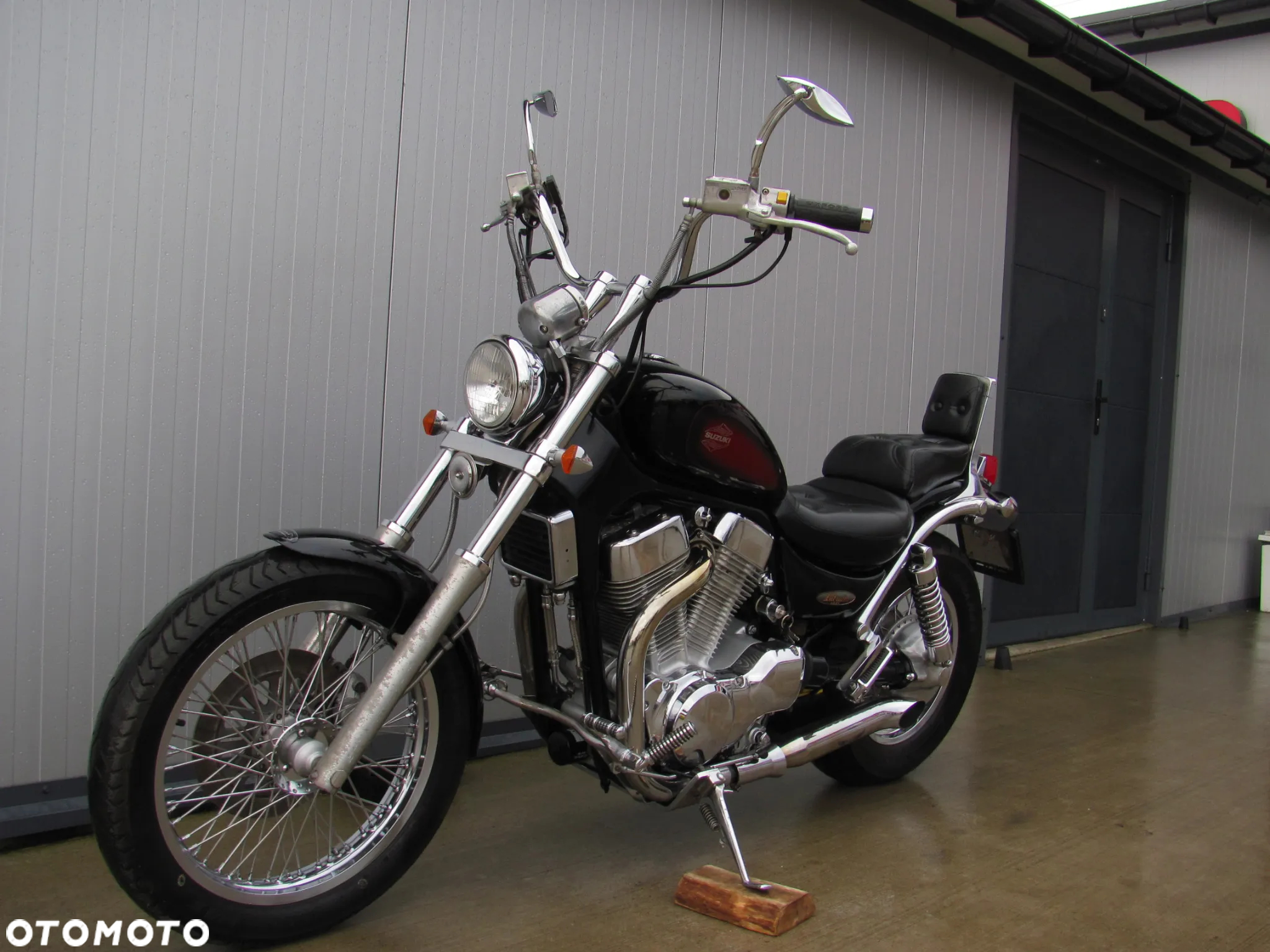 Suzuki Intruder - 18