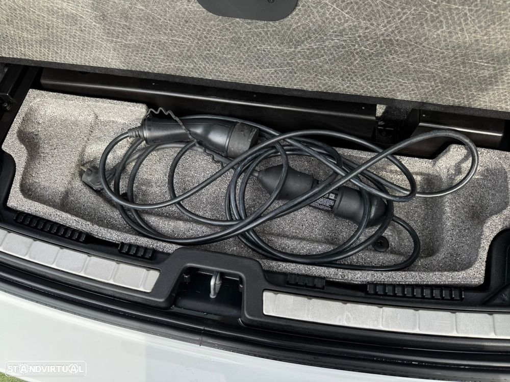 Volvo XC 60 2.0 T6 PHEV R-Design AWD - 57