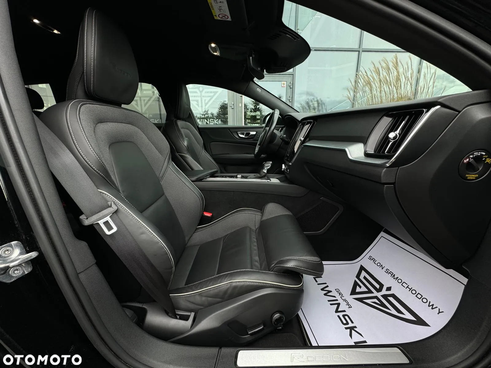 Volvo V60 D4 AWD Geartronic R-Design - 23