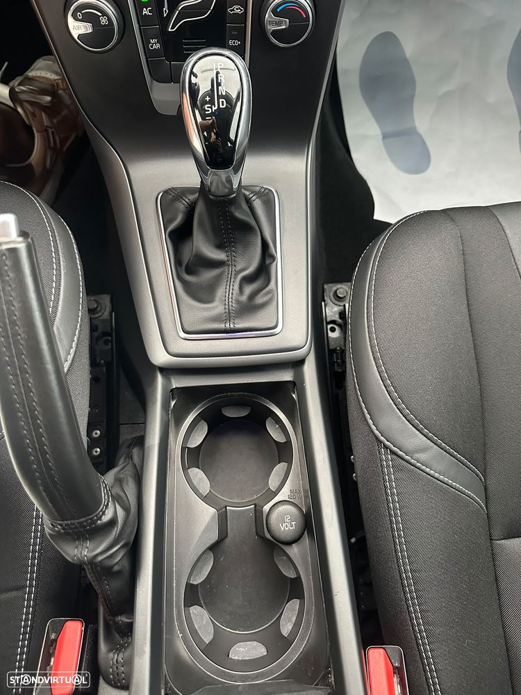 Volvo V40 2.0 D3 Kinetic Geartronic - 25