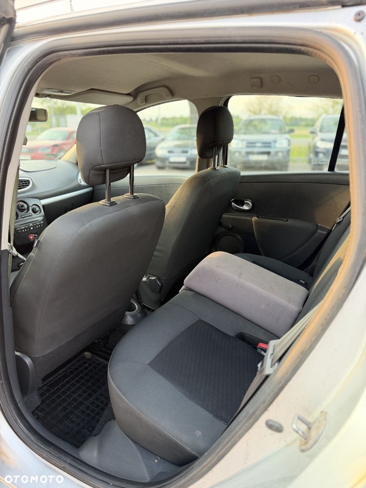 Renault Clio - 8