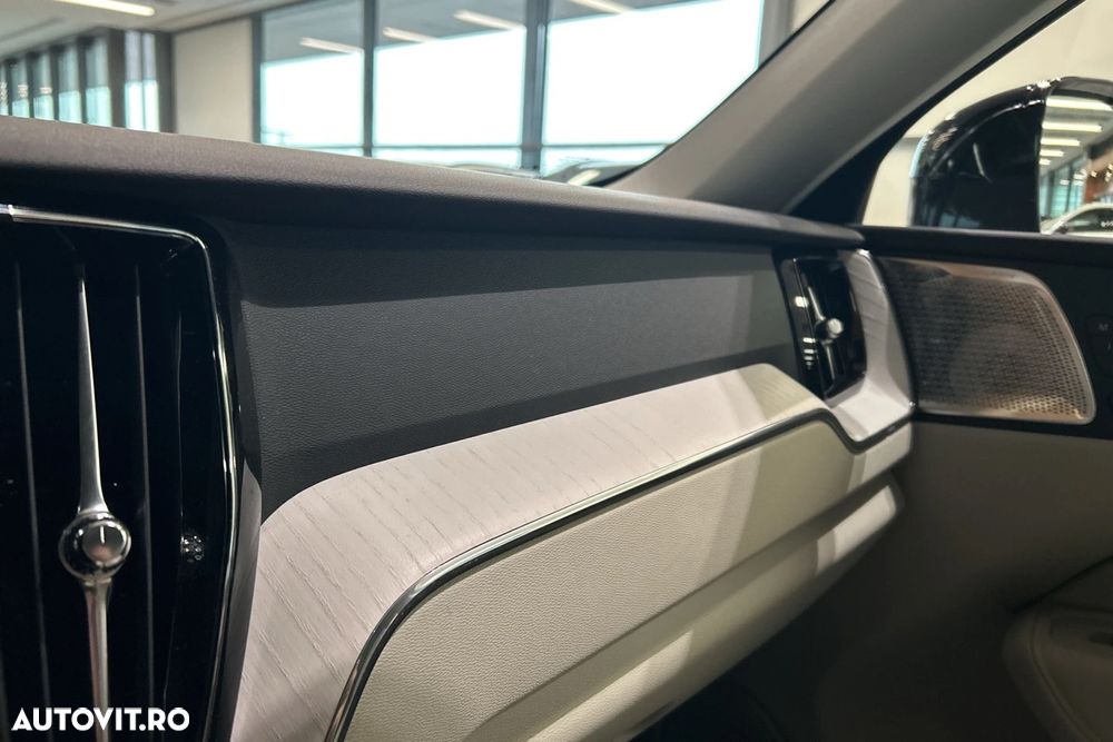 Volvo XC 60 T6 AWD AT PHEV Plus Bright - 20