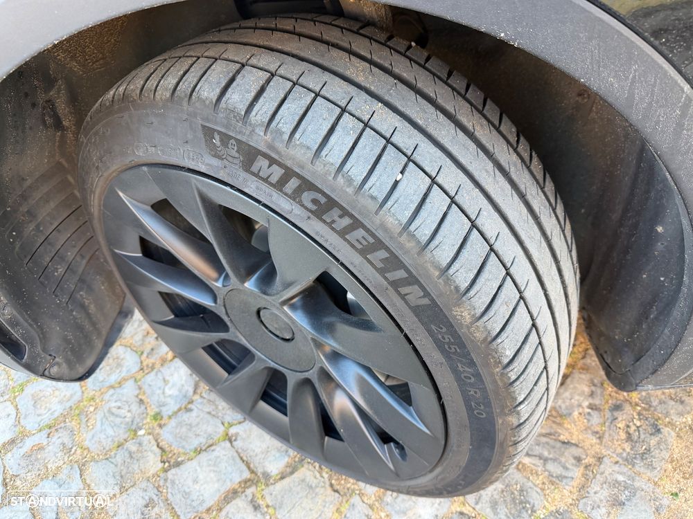 Tesla Model Y RWD - 14