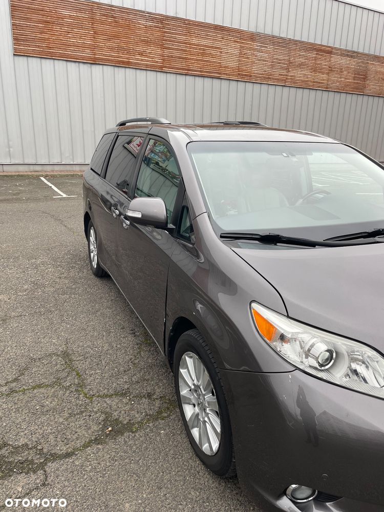 Toyota Sienna 3.5 XLE AWD - 9