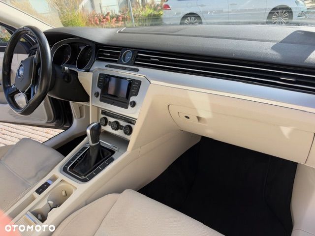 Volkswagen Passat - 24