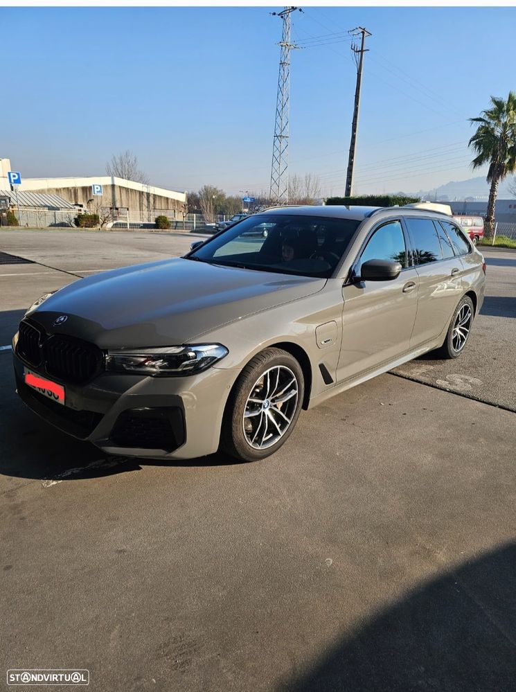 BMW 530 e Pack Desportivo M - 1
