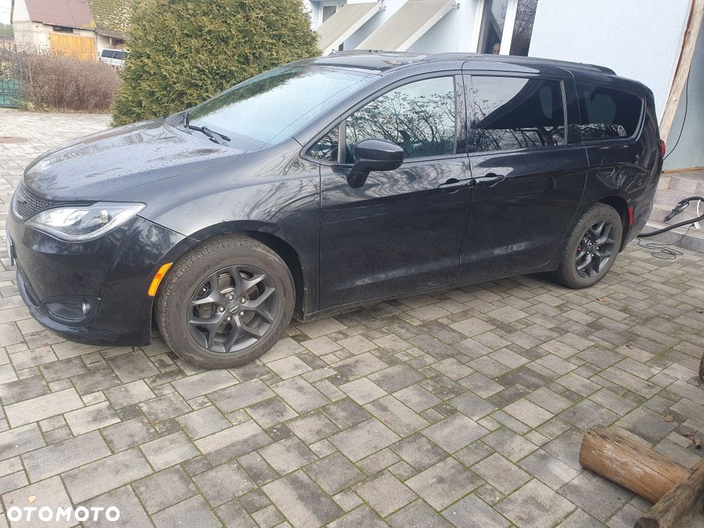 Chrysler Pacifica - 3