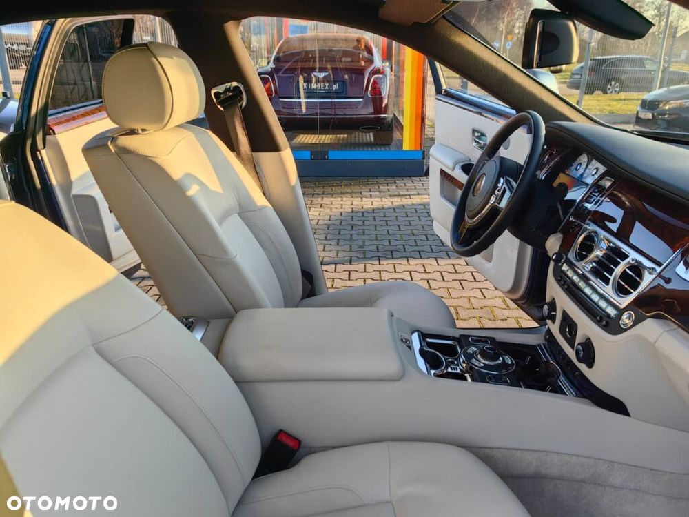 Rolls-Royce Ghost - 25