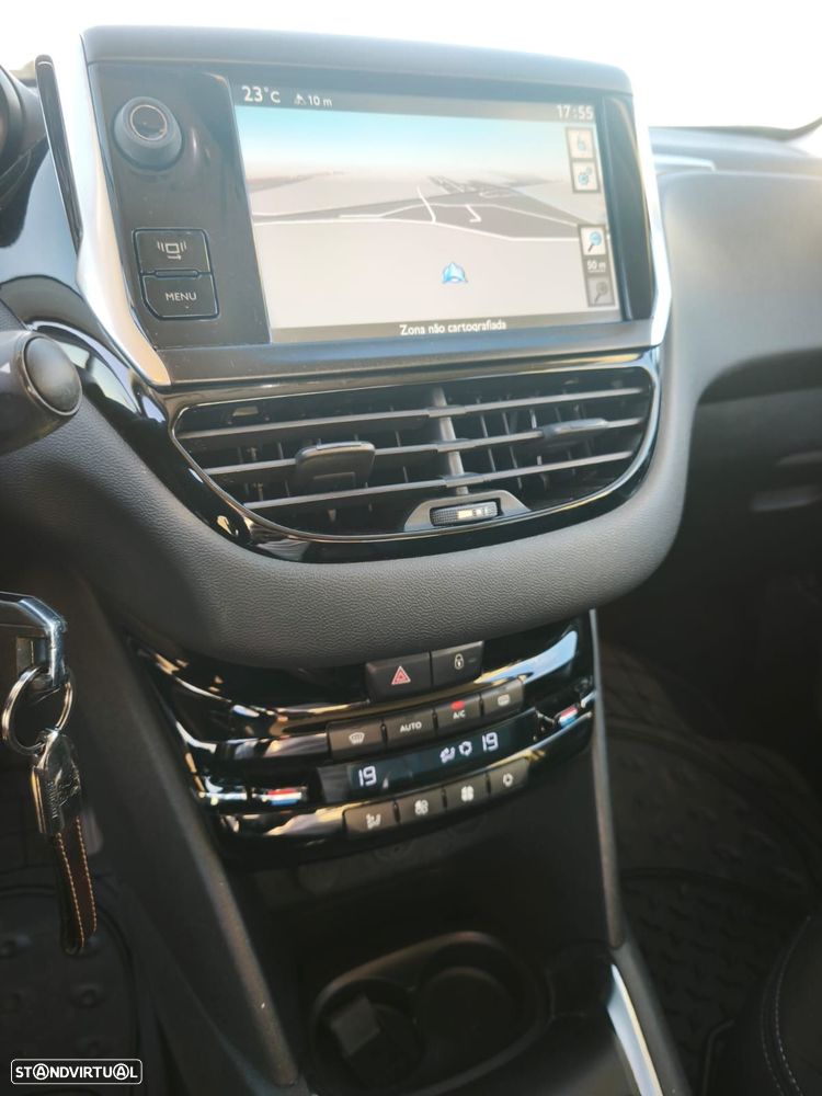 Peugeot 208 1.6 e-HDi Allure - 10