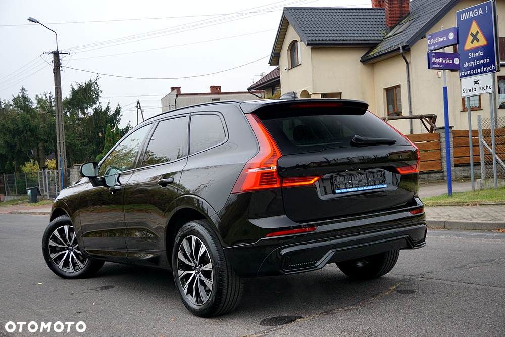 Volvo XC 60 B4 D Plus Dark - 4