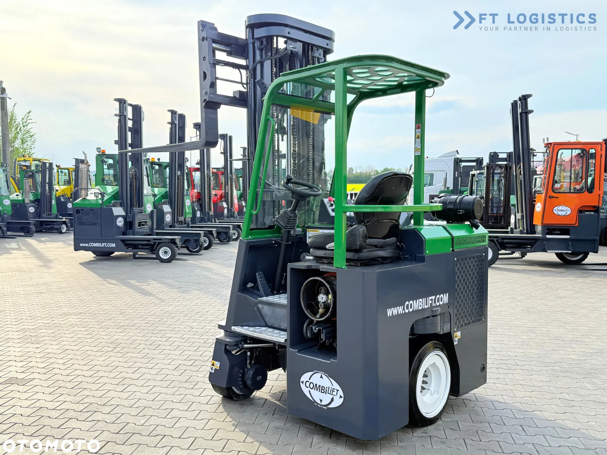 Combilift C3000CB / GAZ / TRIPLEX - 6500MM / WOLNY SKOK / POZYCJONER / PRZESUW BOCZNY / STAN IDEALNY - 24