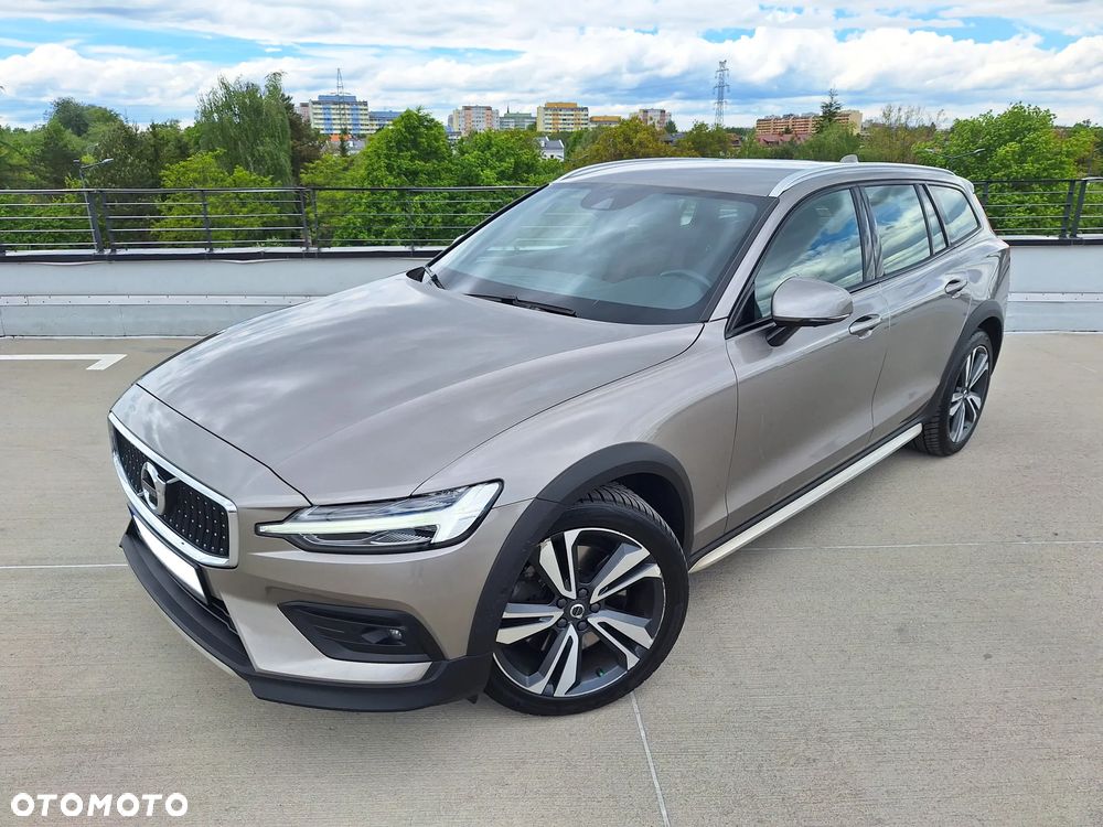 Volvo V60 Cross Country Pro B5 B AWD - 1