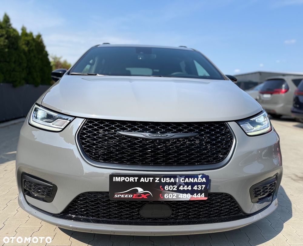 Chrysler Pacifica - 4