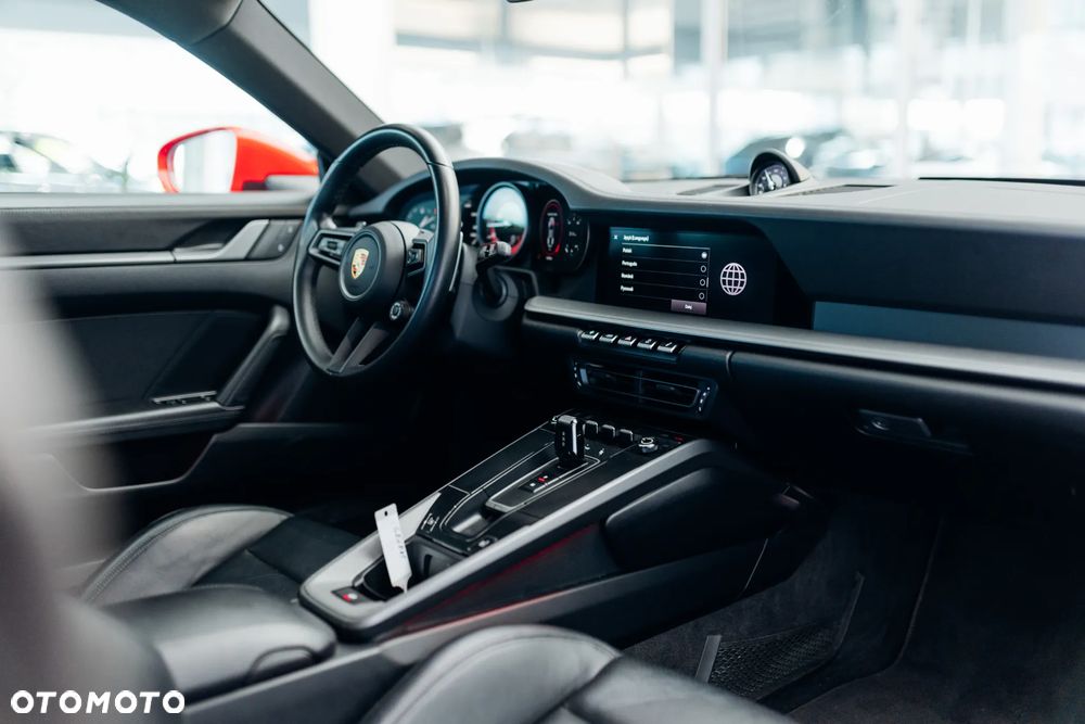 Porsche 911 Carrera - 18