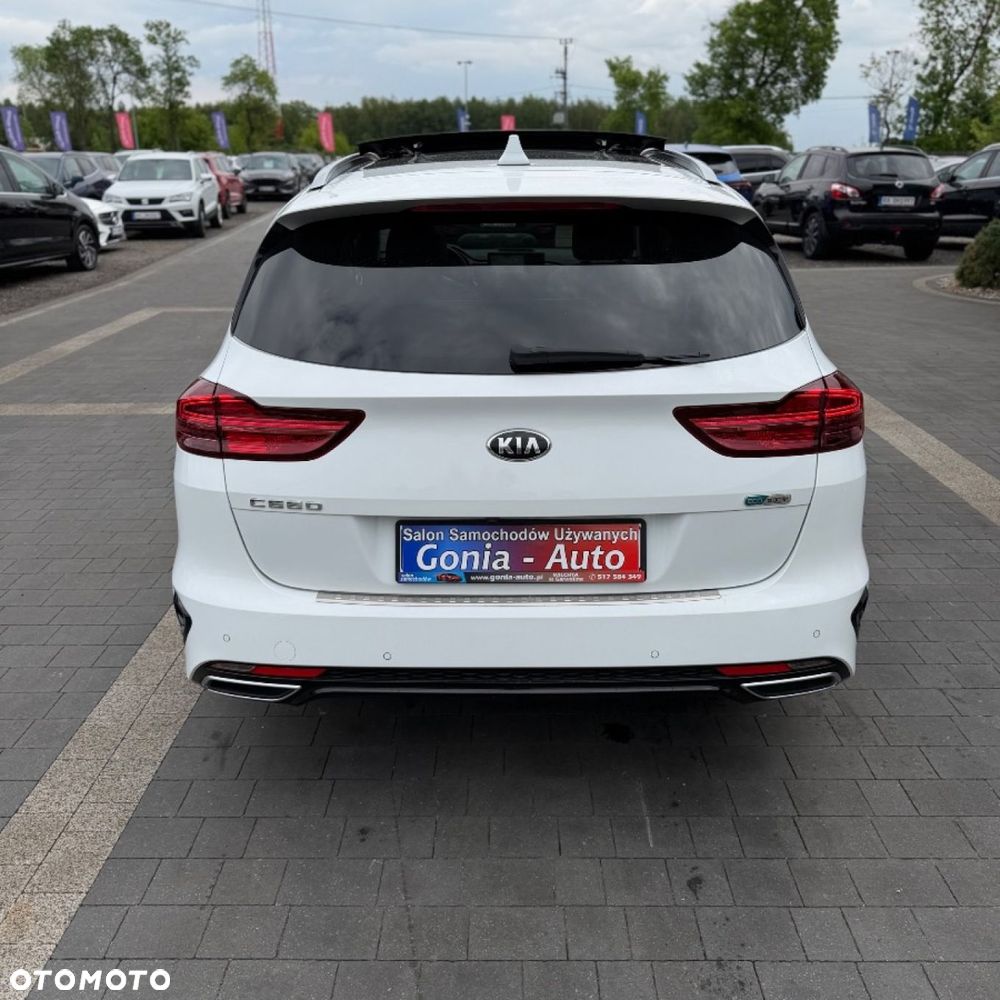 Kia Ceed - 8