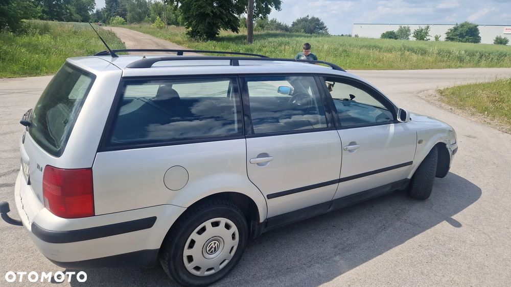 Volkswagen Passat 1.9 TDI Comfortline - 4