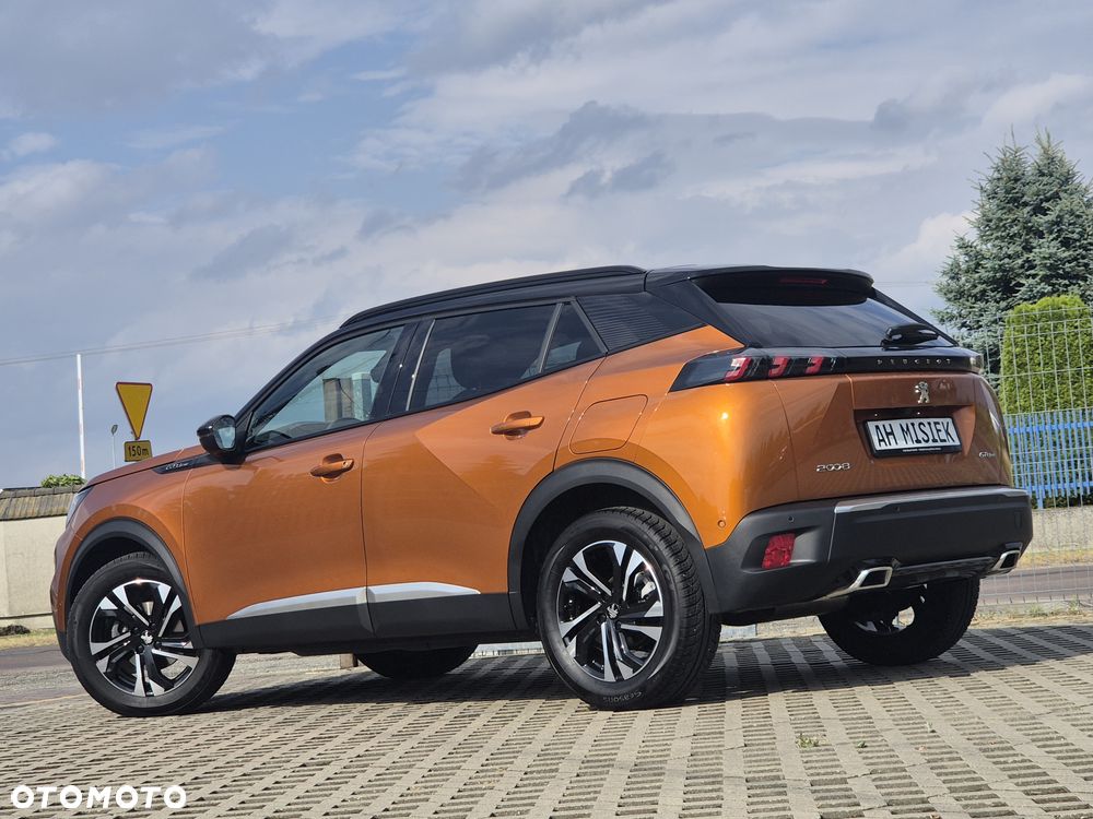 Peugeot 2008 PureTech 130 EAT8 GT Exclusive - 4