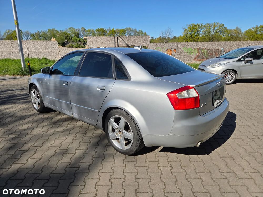 Audi A4 Limousine - 5