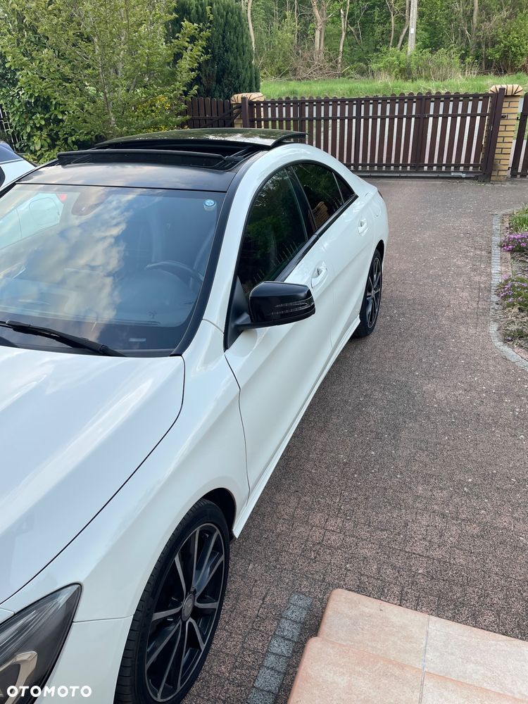 Mercedes-Benz CLA 180 AMG Line - 4