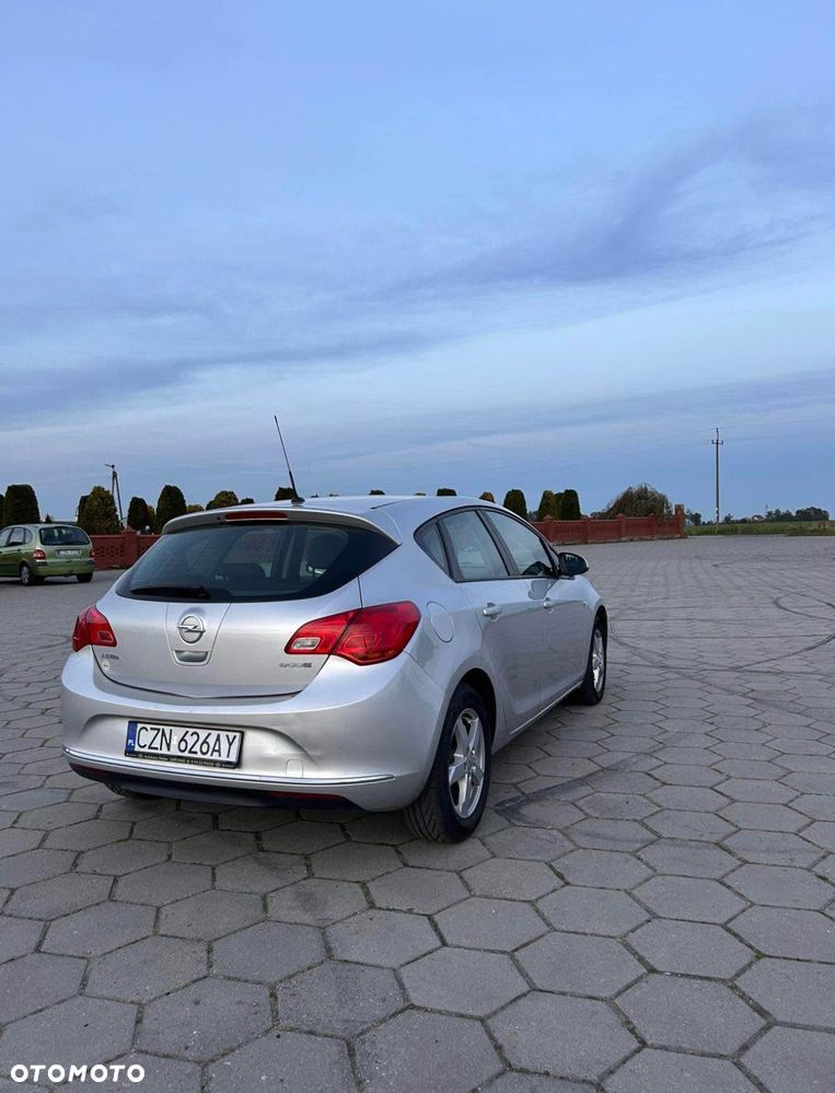 Opel Astra 1.4 - 8
