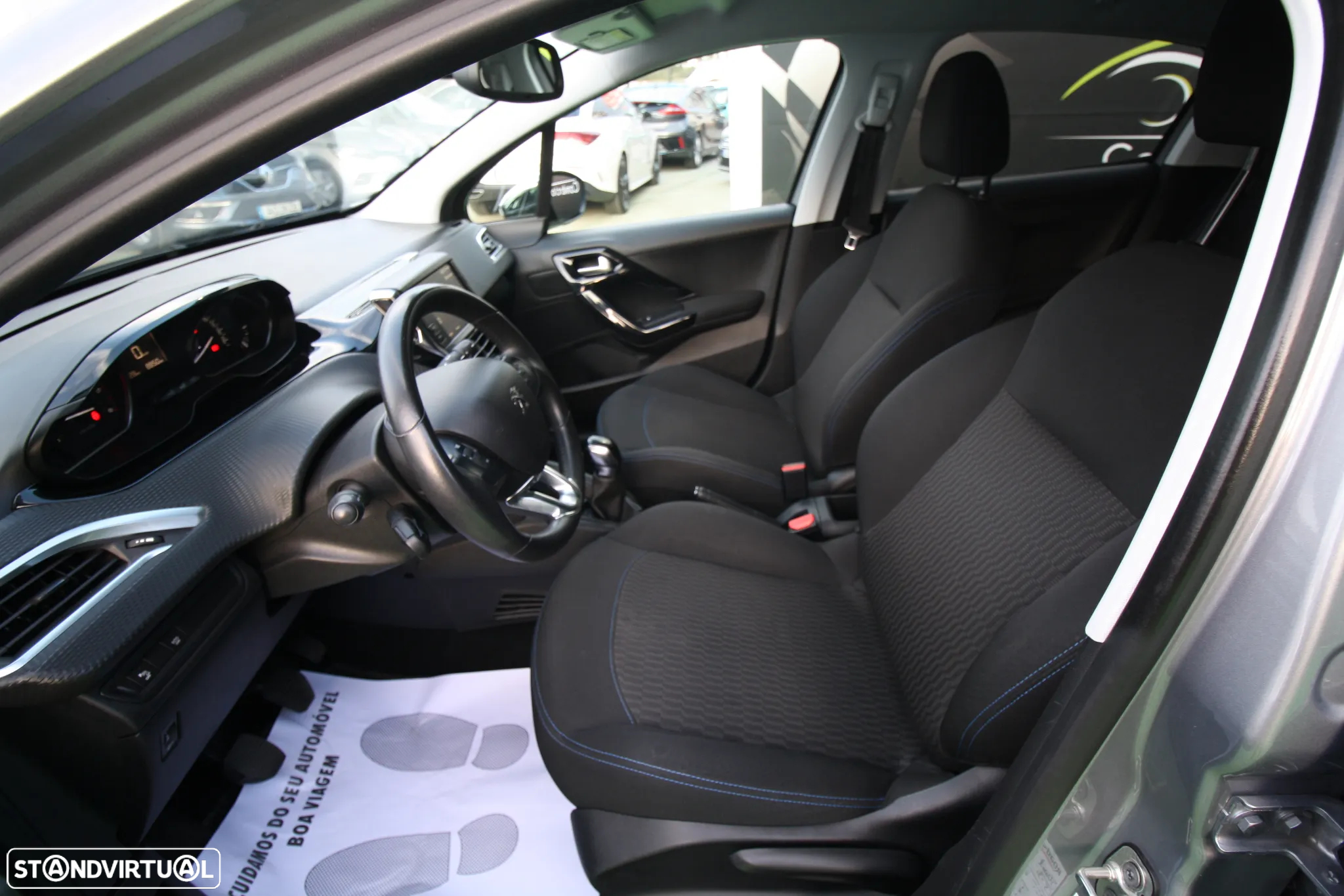 Peugeot 208 1.5 BlueHDi Signature - 15