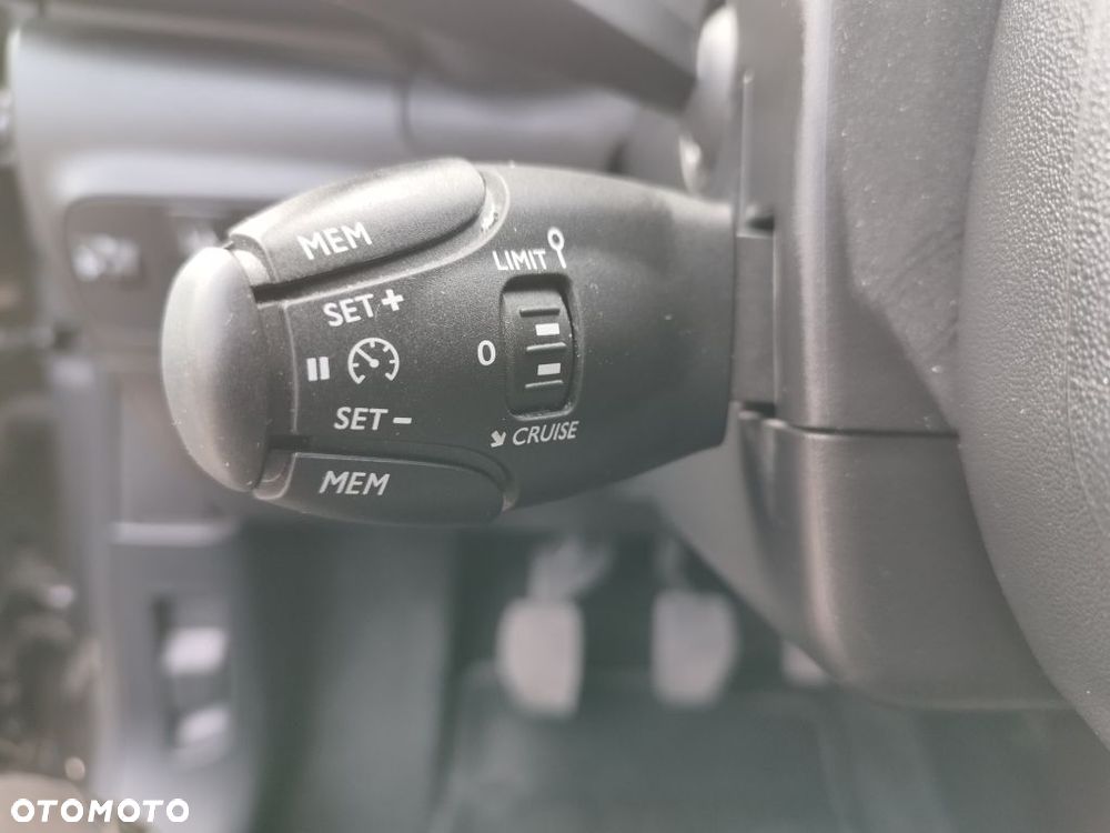 Citroën C3 1.2 PureTech Exclusive - 25