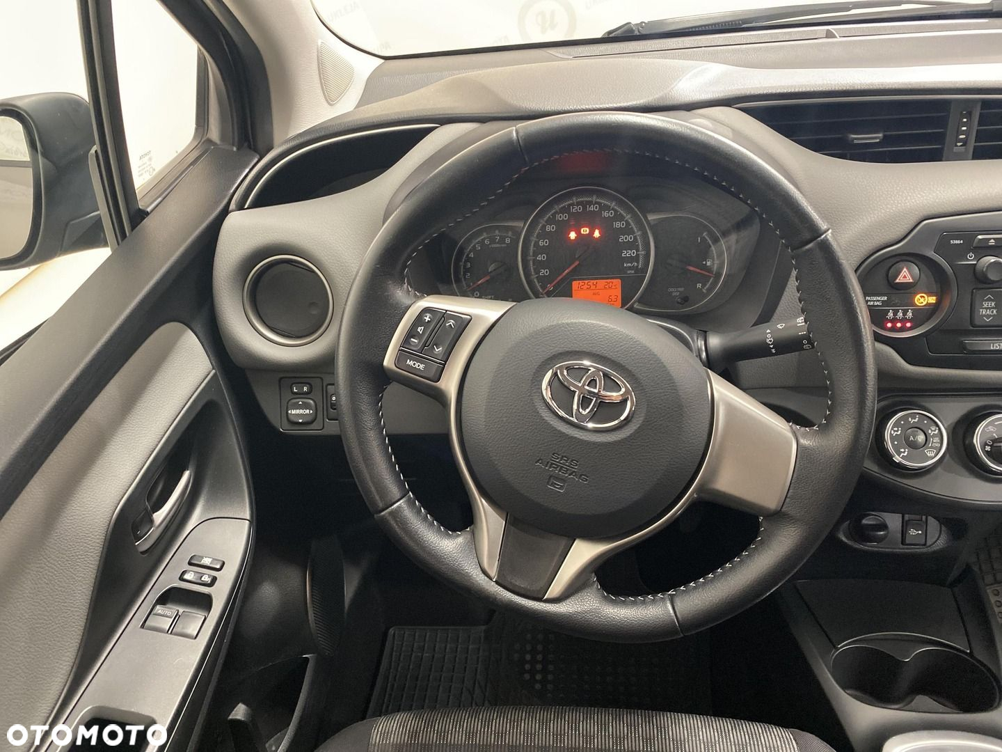 Toyota Yaris 1.0 Active EU6 - 12