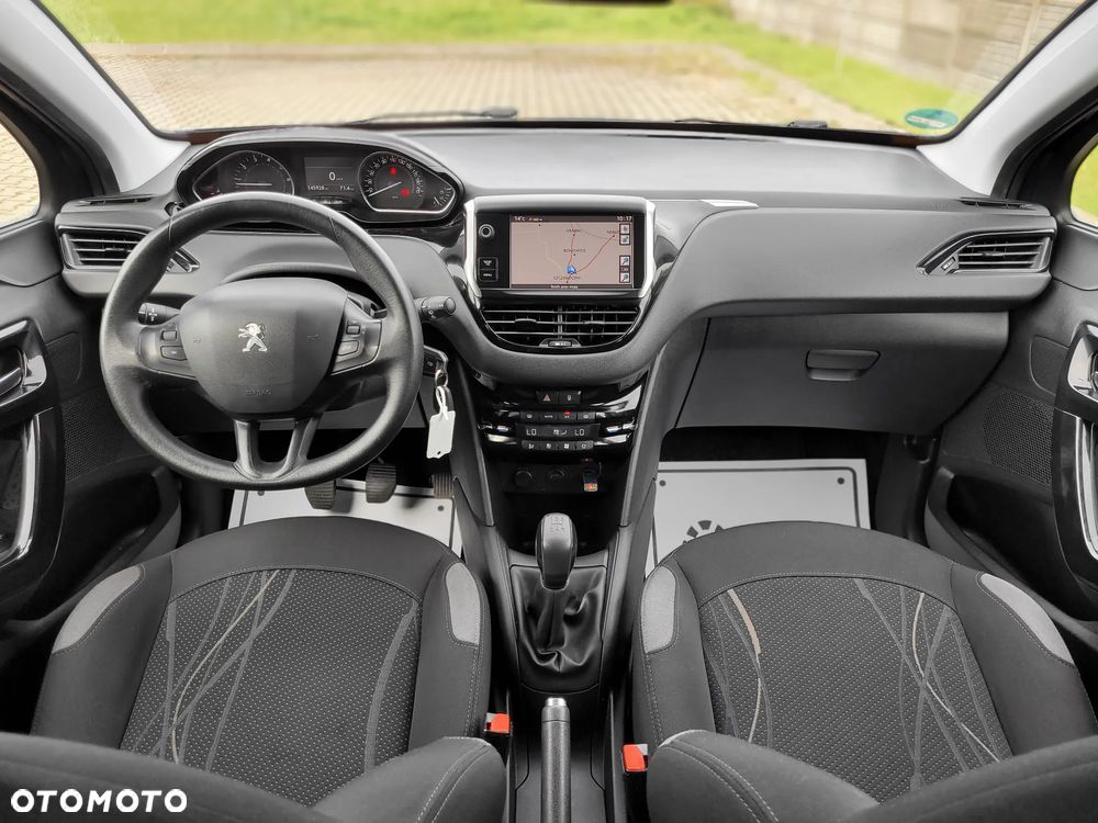 Peugeot 208 - 18