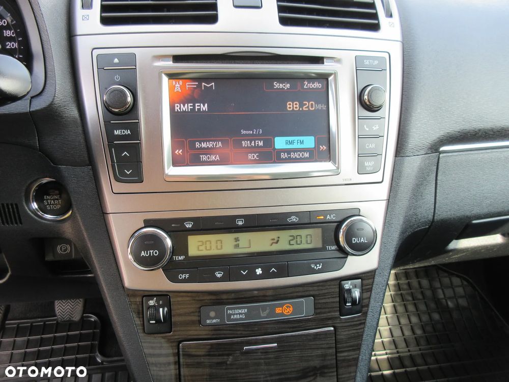 Toyota Avensis 2.0 D-4D Executive - 19