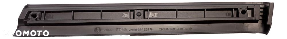 MERCEDES W202 Listwa blotnika dolna lewa ORYGINAL - 2
