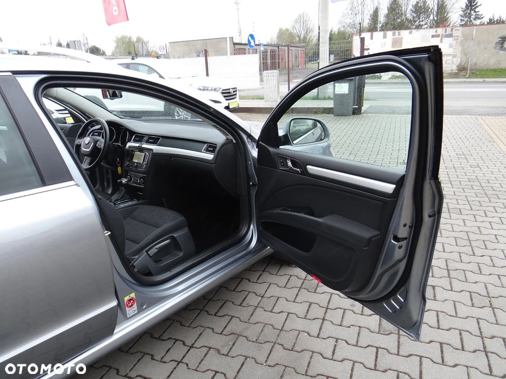Skoda Superb 2.0 TDI DSG FAMILY - 30