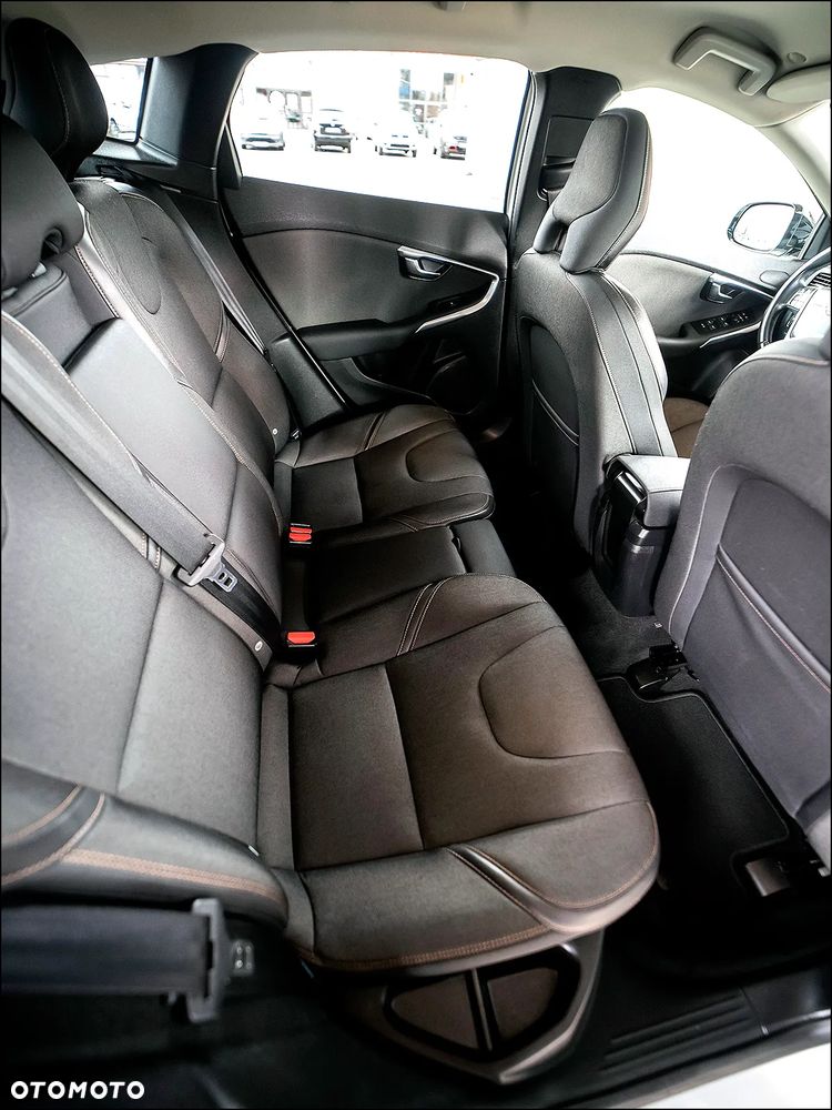 Volvo V40 Cross Country - 33