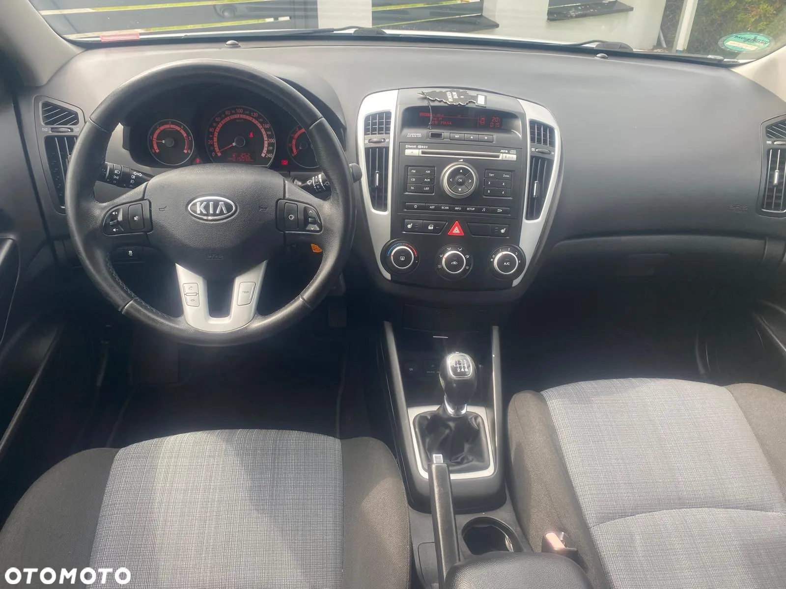 Kia Ceed - 34
