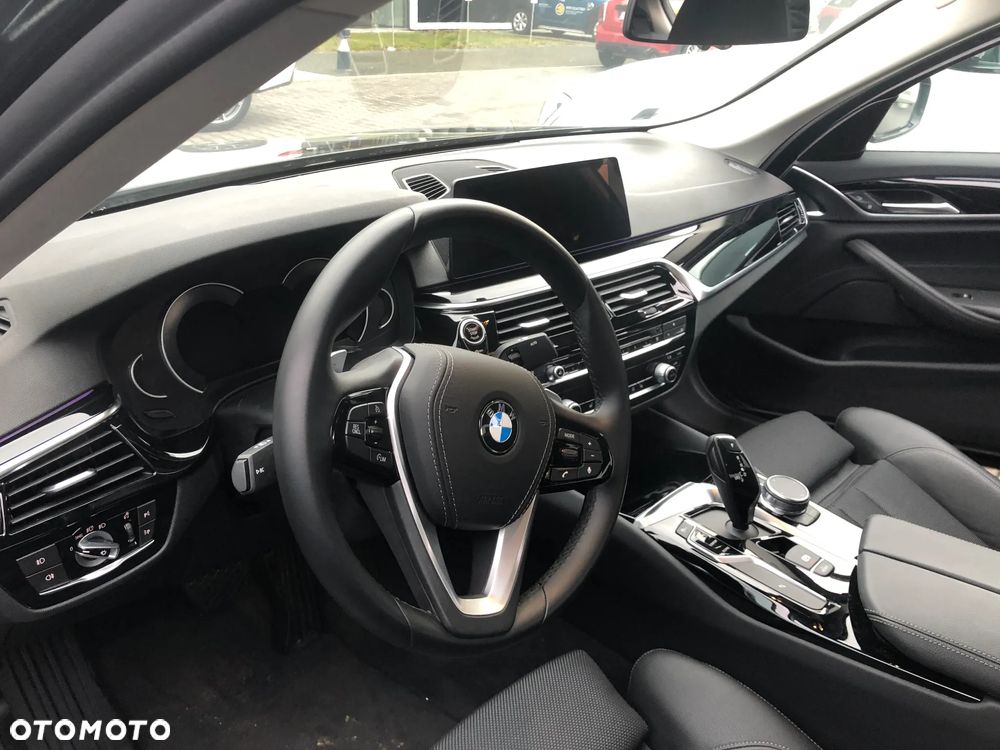 BMW Seria 5 520d xDrive Sport Line sport - 4