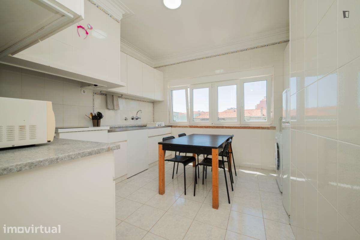 Quarto - localizado em Entrecampos Lisbon - Grande imagem: 5/13