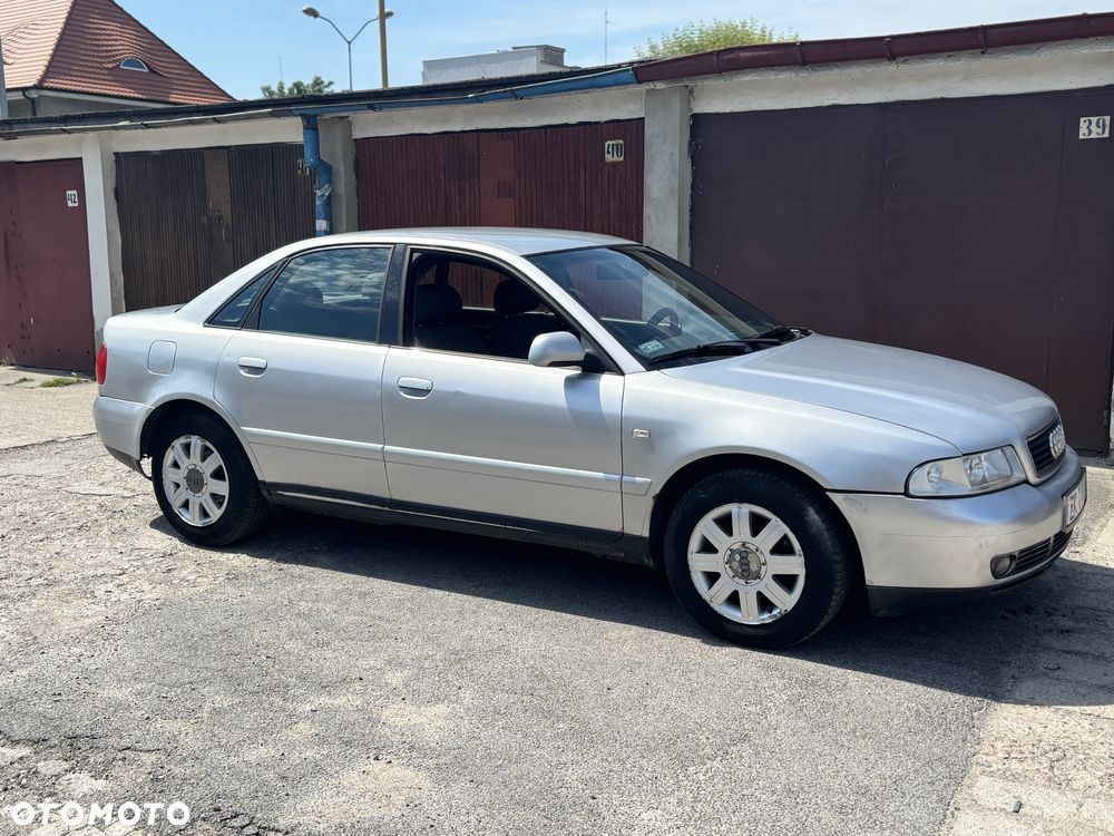 Audi A4 Limousine - 4