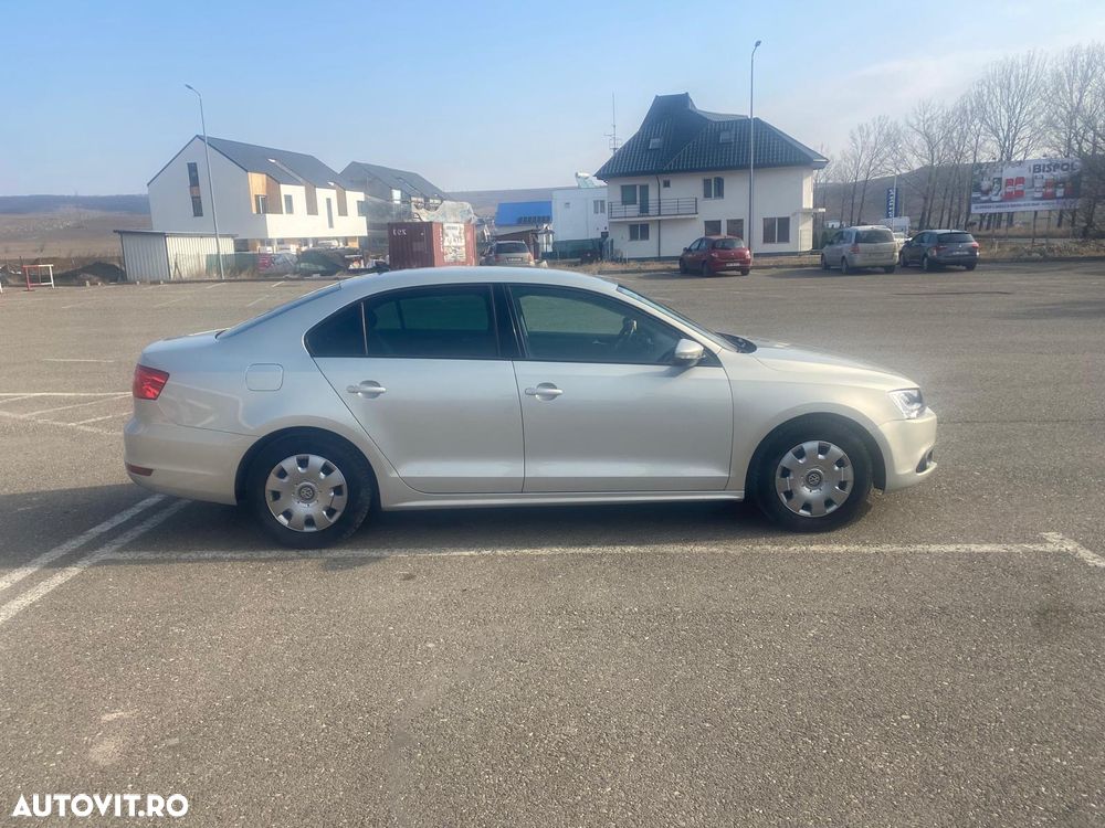 Volkswagen Jetta - 12