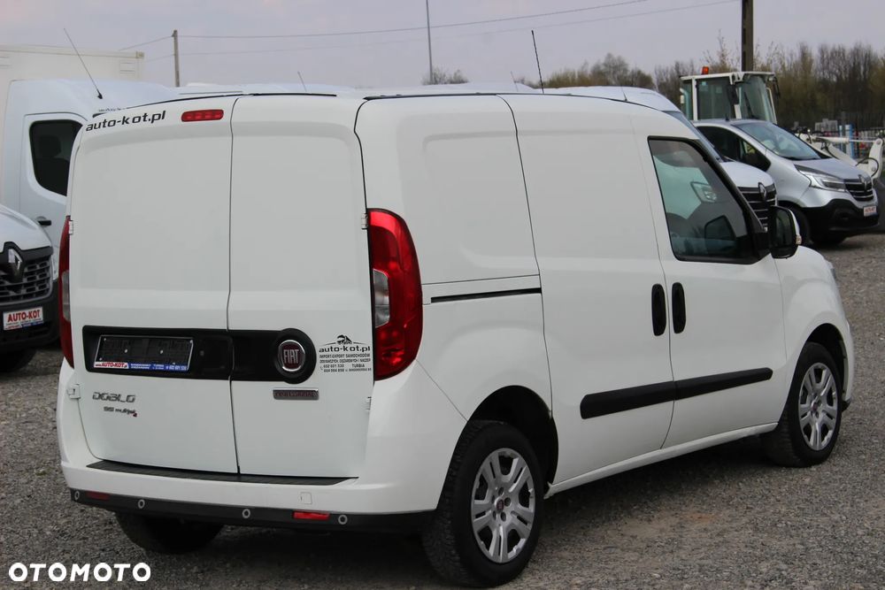 Fiat DOBLO 1.3 multijet 95KM / KLIMA /NAWIGACJA / B.DRZWI/ SERWIS FR/ IDEALNY STAN / - 4
