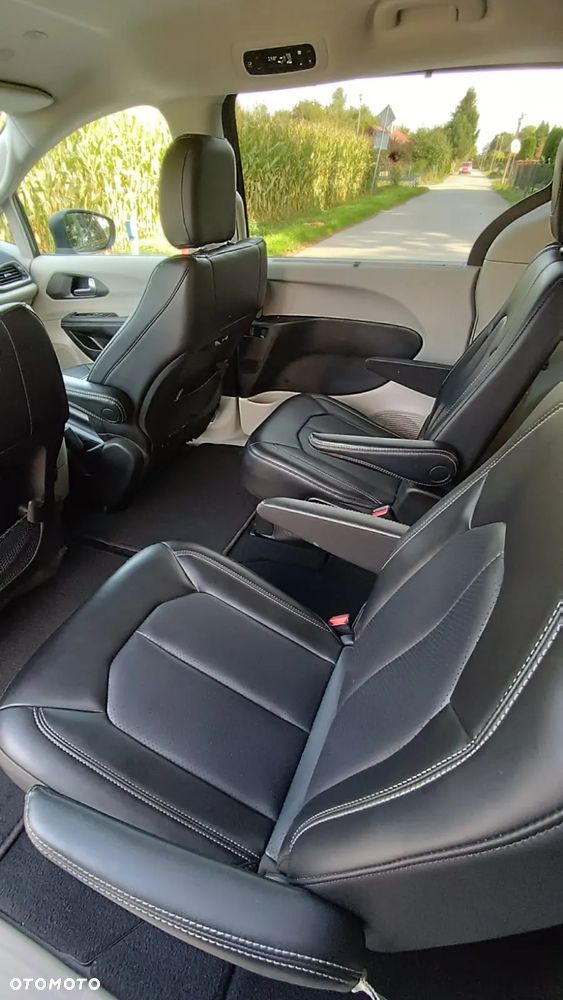 Chrysler Pacifica - 24