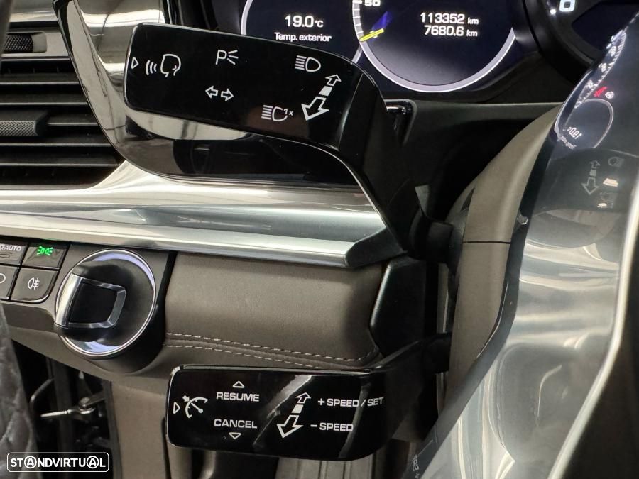 Porsche Panamera 4 E-Hybrid - 24