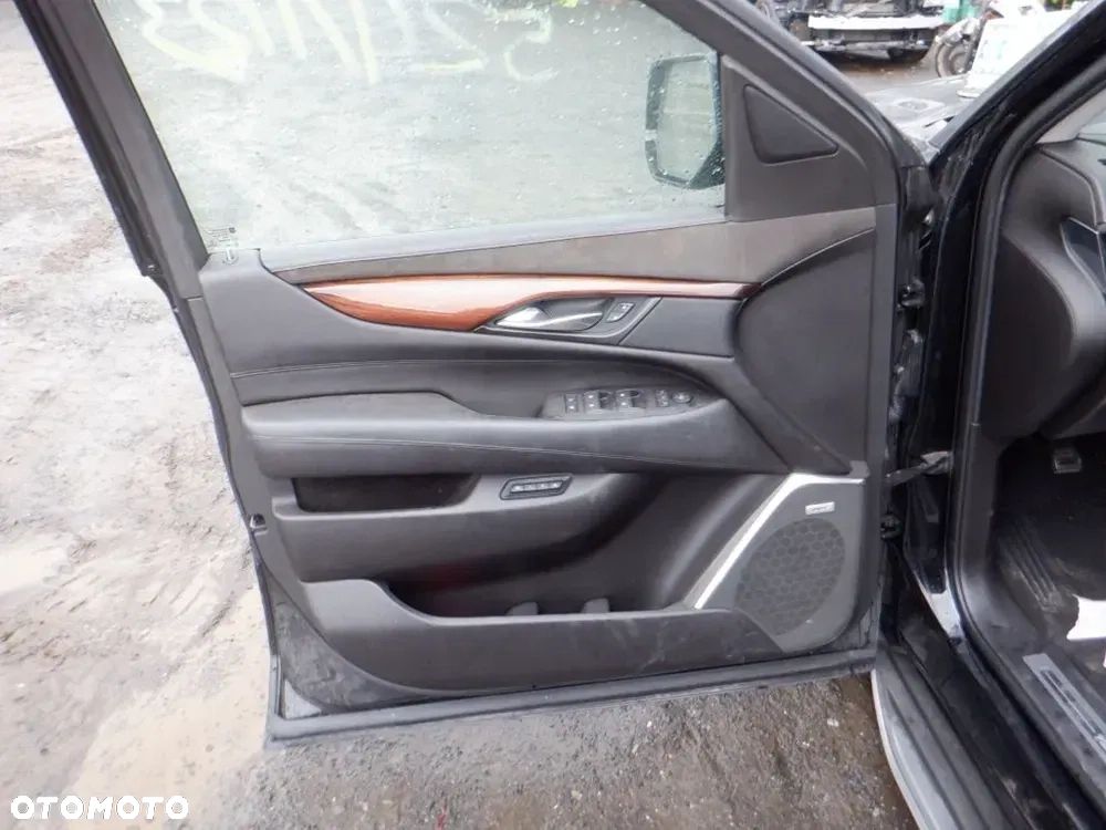 Cadillac Escalade - 10