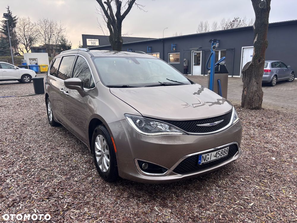 Chrysler Pacifica - 2