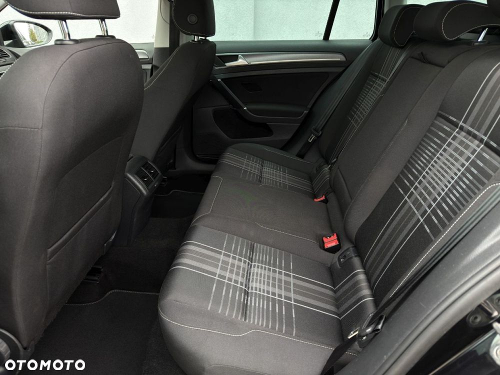 Volkswagen Golf - 31