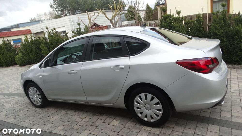 Opel Astra 1.4 T Enjoy - 8