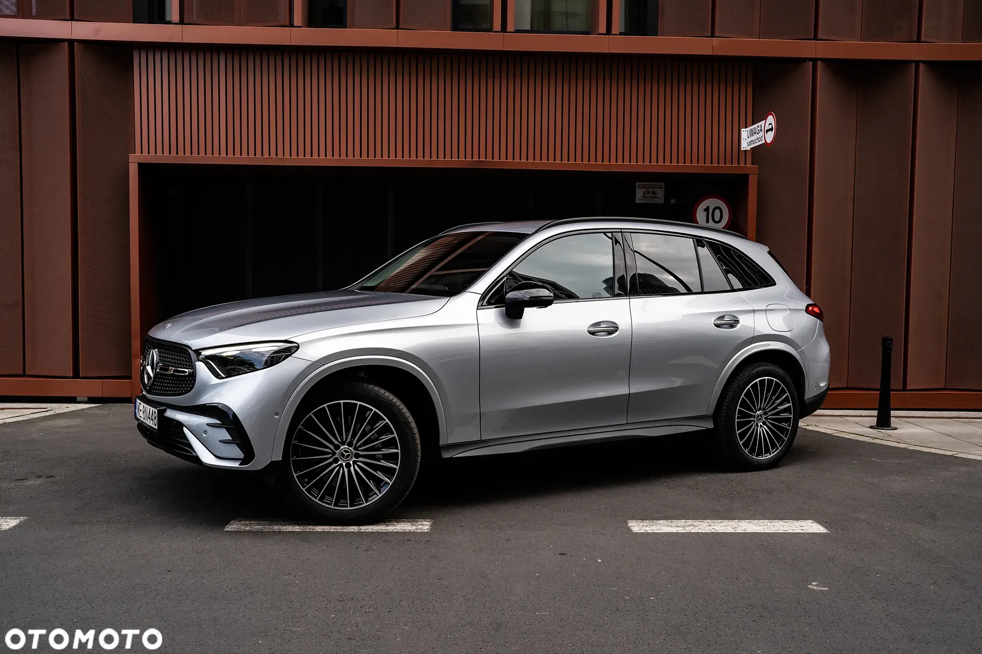 Mercedes-Benz GLC 300 e 4-Matic AMG Line - 22