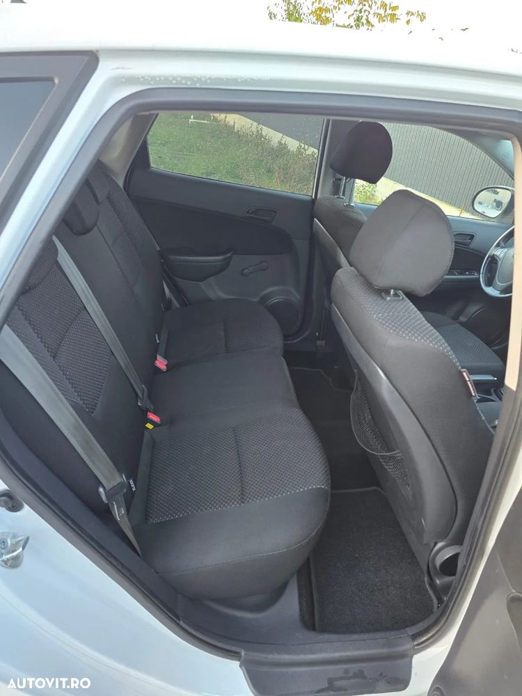 Hyundai i30 1.6 CRDI blue Classic - 15