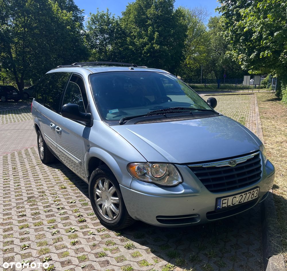 Chrysler Town & Country - 1