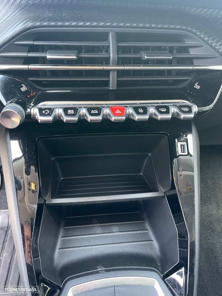 Peugeot 2008 PureTech 130 Active Pack - 12